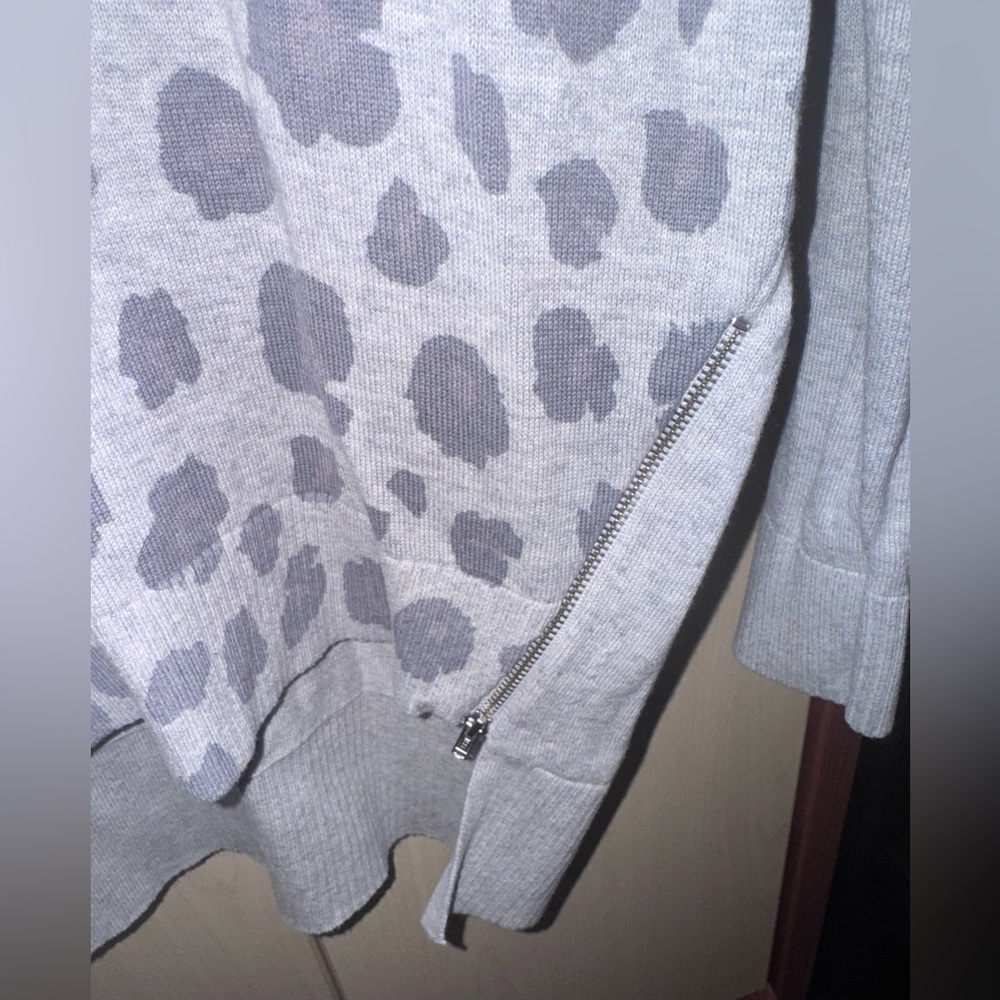 Express Gray Leopard Print Oversized Sweater Size… - image 3